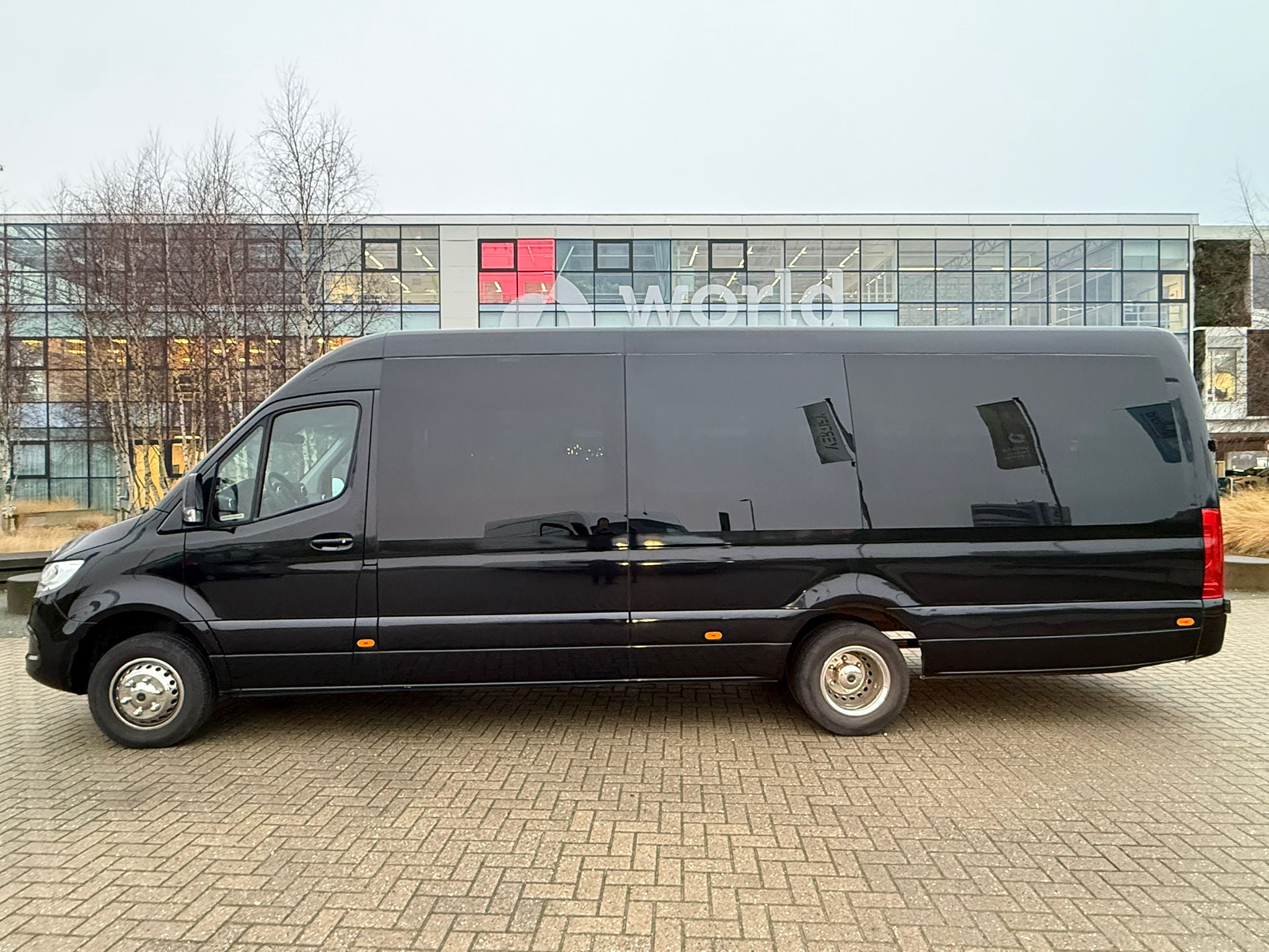 Mercedes sprinter, chauffeurs service, minivan, roadshow, 16-20 personen, vervoer, vip transfer