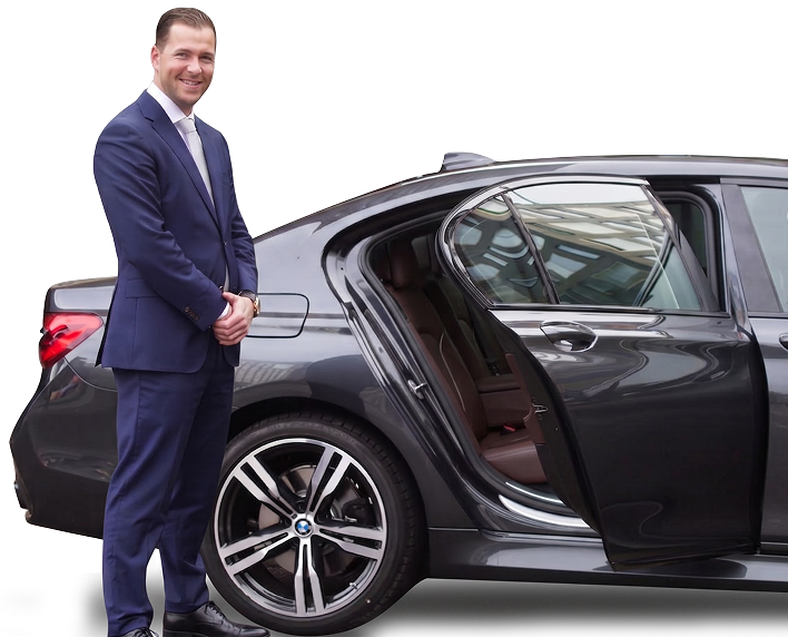 Chauffeur met auto